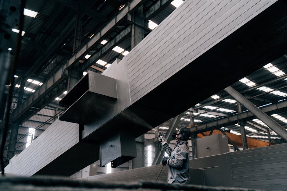 profesjonalne ocieplenie hali pianą poliuretanową w obiekcie przemysłowym